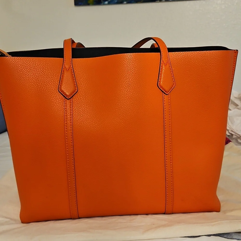 NWOTs Tory Burch Perry Triple Compartment Tote. - Picture 5 of 12
